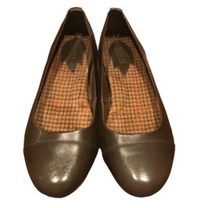 Born Women’s Brown Leather Cap Toe Flats Size 11